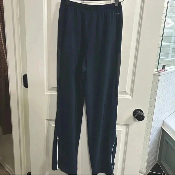 EUC Nike navy Women’s Drifit athletic pants. Zipper pockets and legs Lightweight - Picture 2 of 16